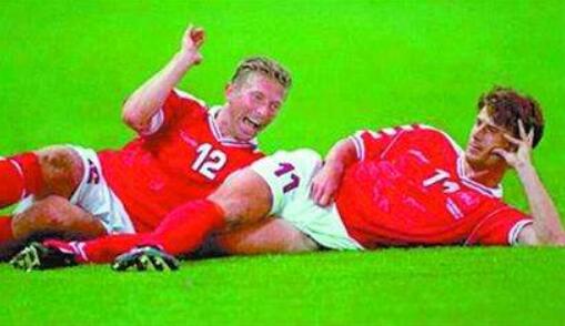 【世界杯名场面】1998年世界杯,劳德鲁普睡美人庆祝