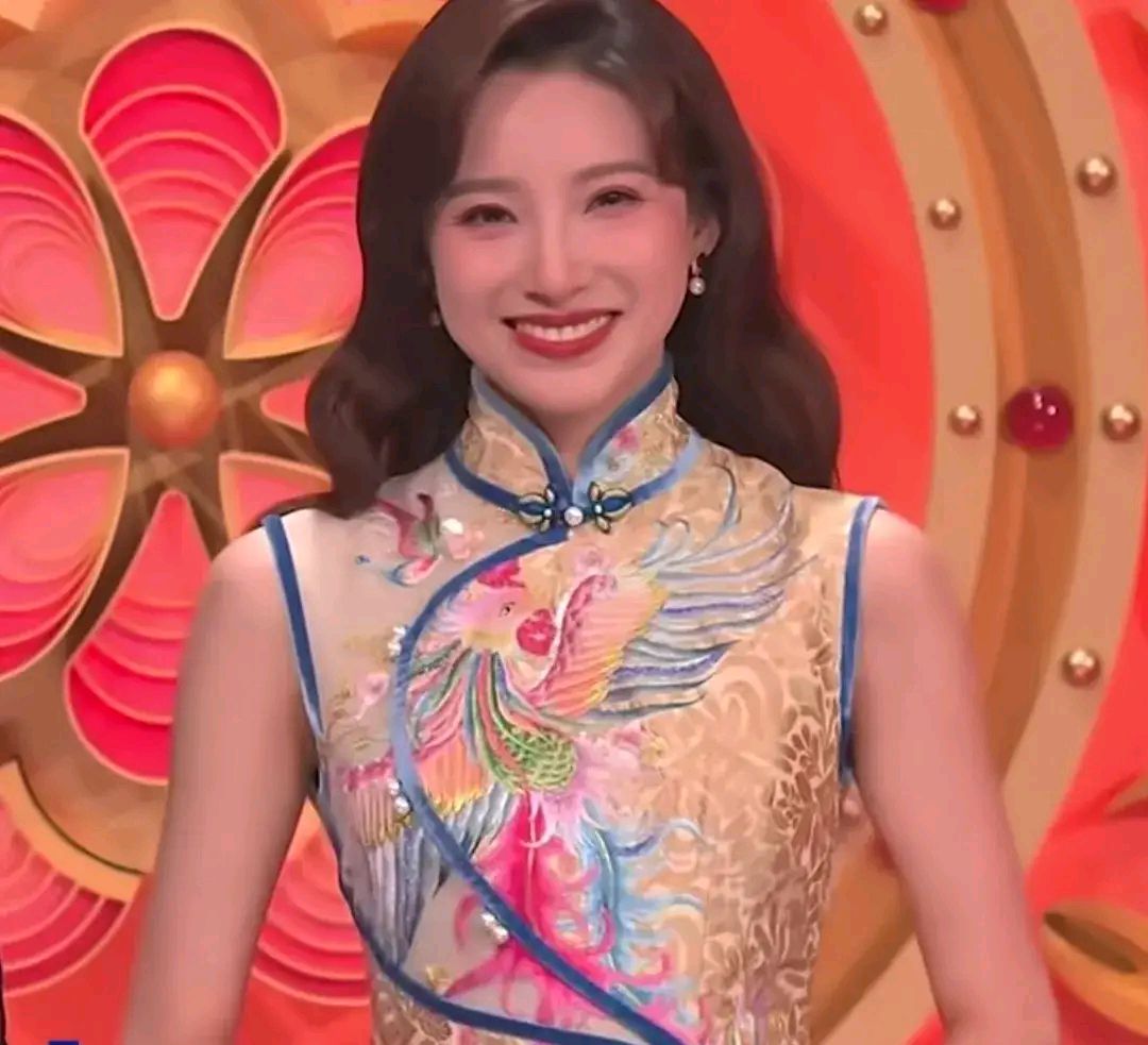 2021年春晚主持人董卿 马凡舒 春晚 2021春晚主持人张舒越 央视春晚