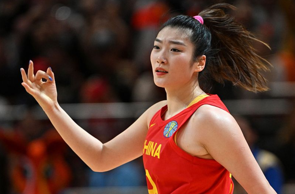 篮球李梦生活照 李梦wcba 李梦离队 篮球运动员李梦是哪里人 官媒对