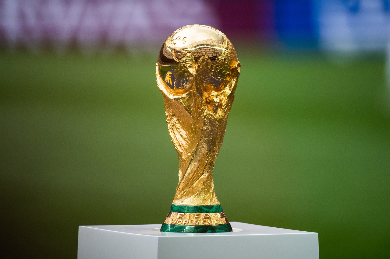 大力神杯由18k黄金铸造1974年首次使用,德国队3次捧杯次数最多