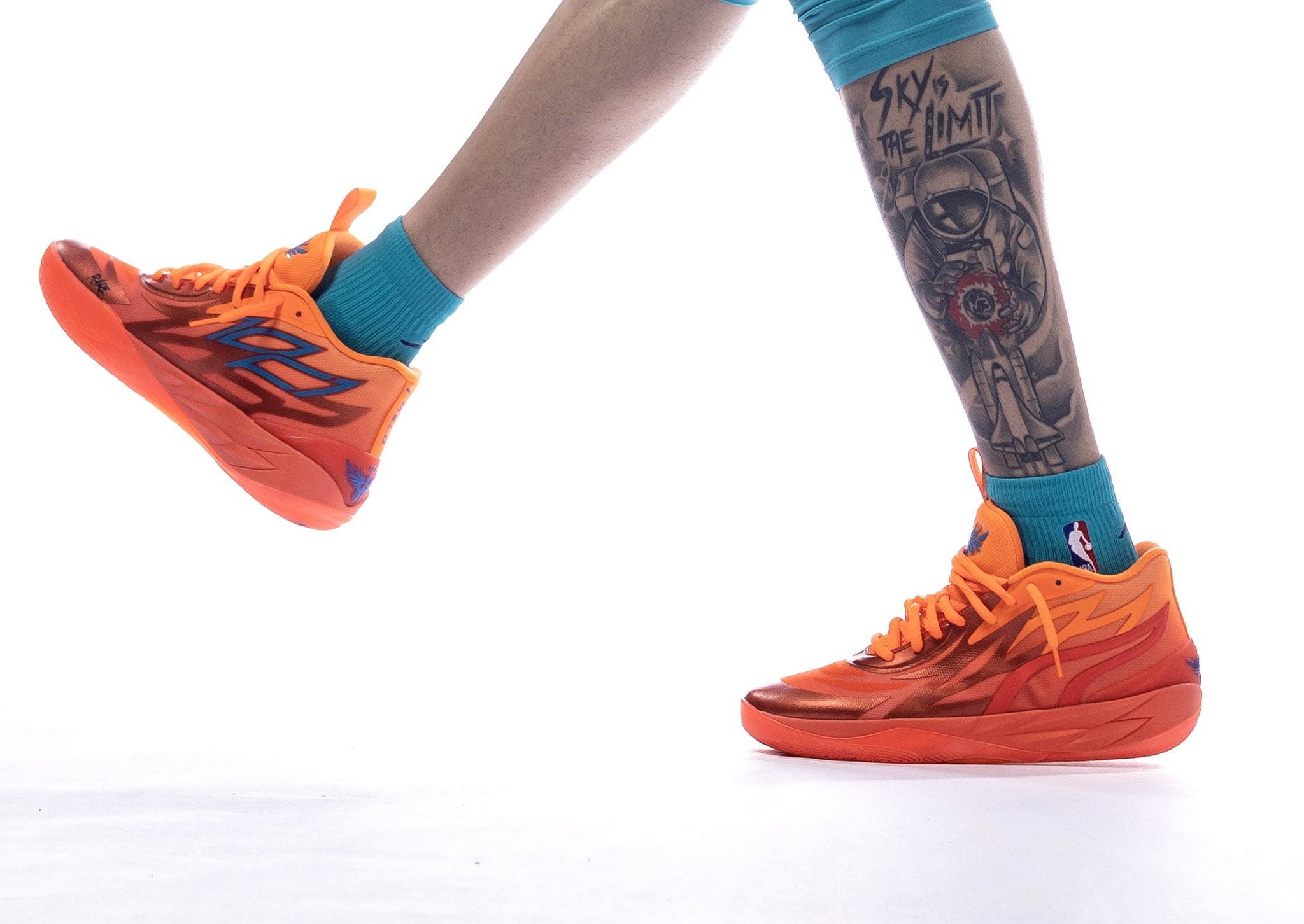 三球已上脚个人第二代签名鞋mb.02 球鞋预计将在今年年底发售