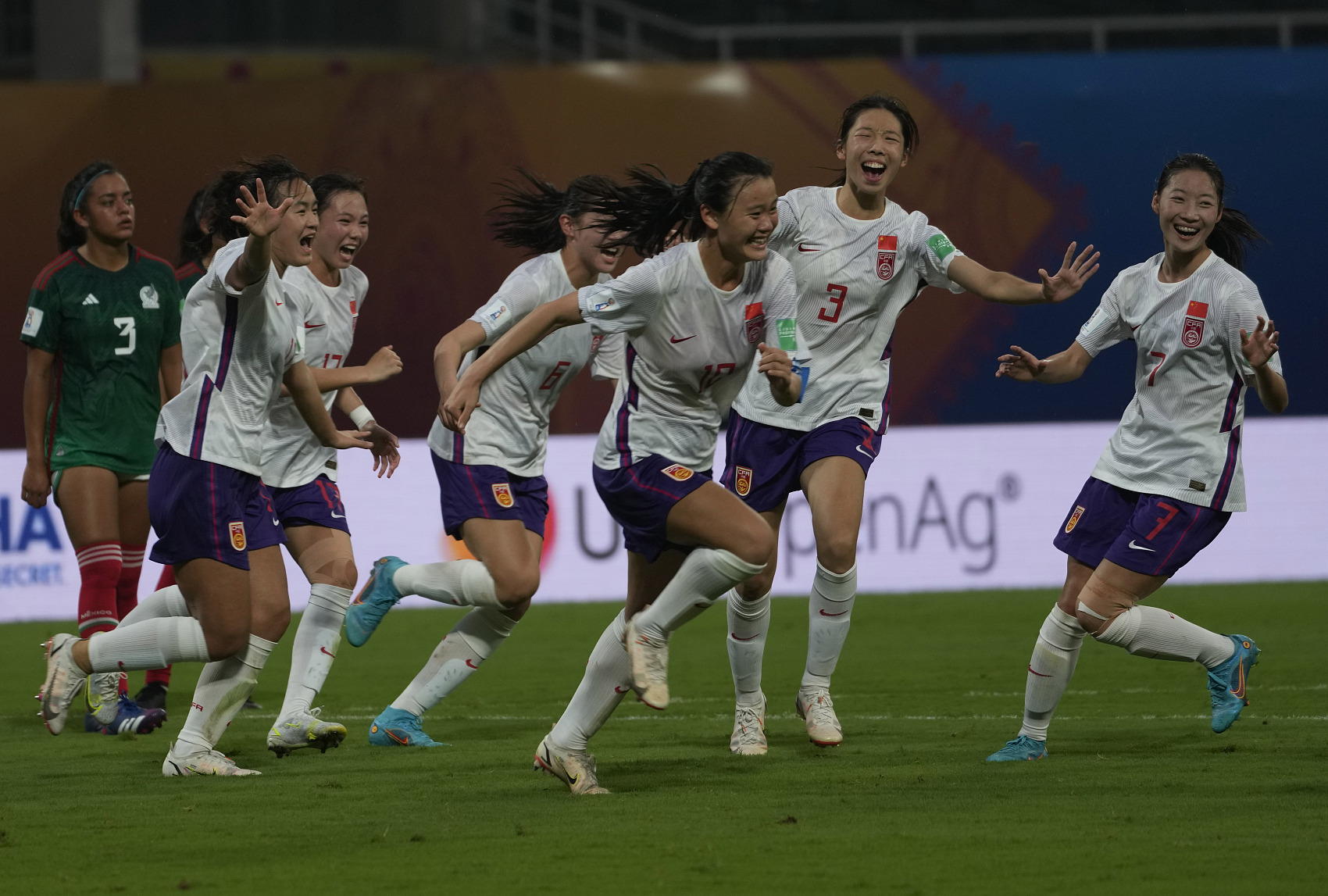 东体：中国U17女足教练组观摩西班牙比赛，身高占优末轮或有机会