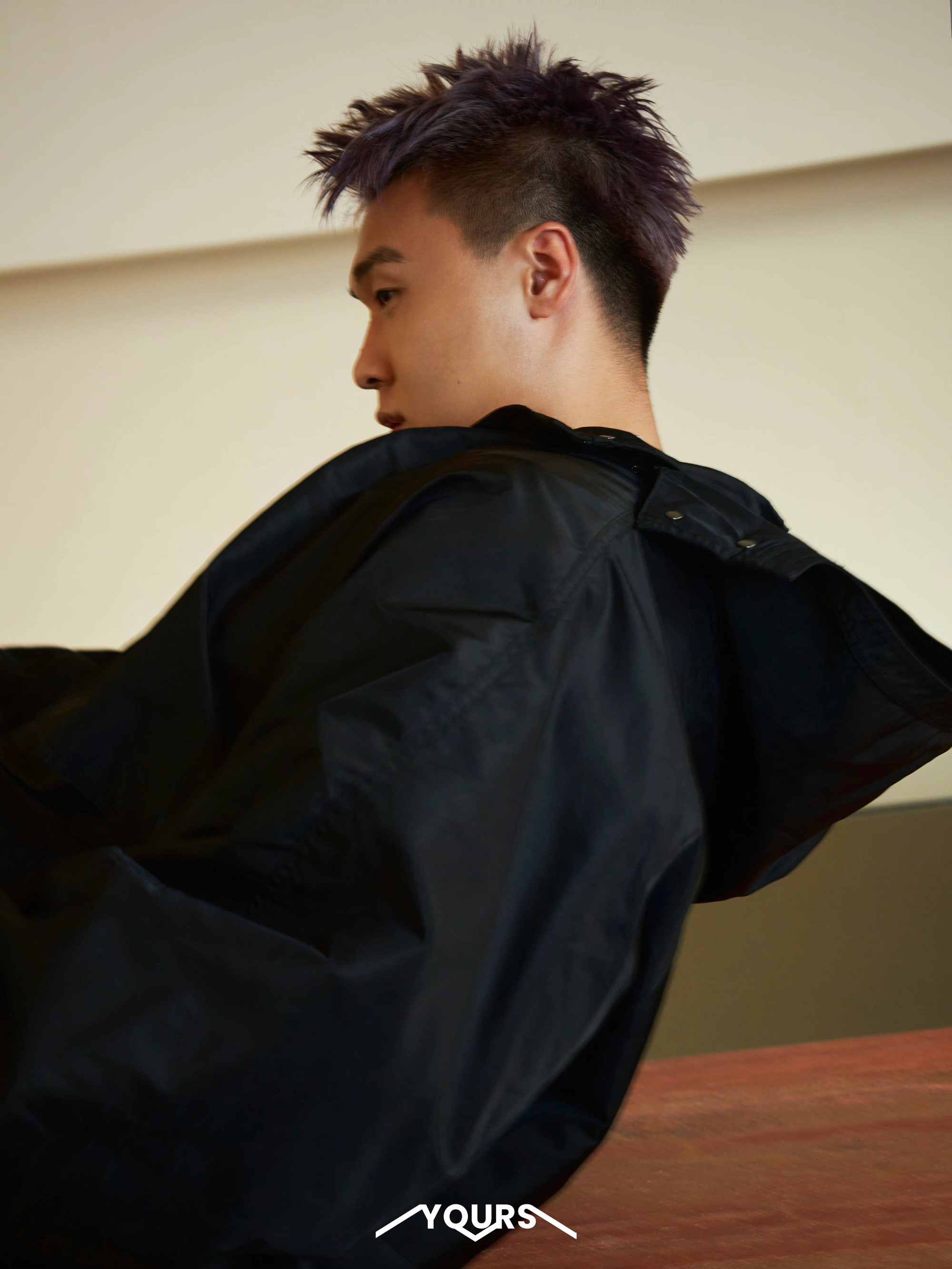 929292赵睿拍摄帅气组照 成为时尚杂志封面人物