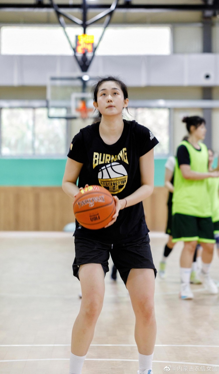 国家女篮10号潘臻琦 女篮潘臻琦个人资料 女篮潘臻琦个人简介 内蒙