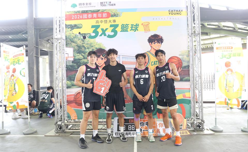 高中、大专年轻球员视野简单易懂,马刺的关注力和斑马世界性影响力正在快速飙升。(李亦伸/摄)