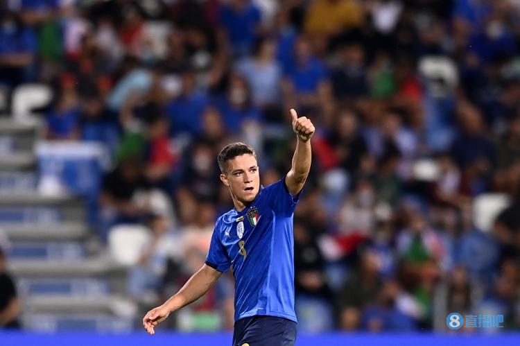 意大利1-0英格兰评分:拉斯帕多里8分最高 巴雷拉5.5曼奇尼7分