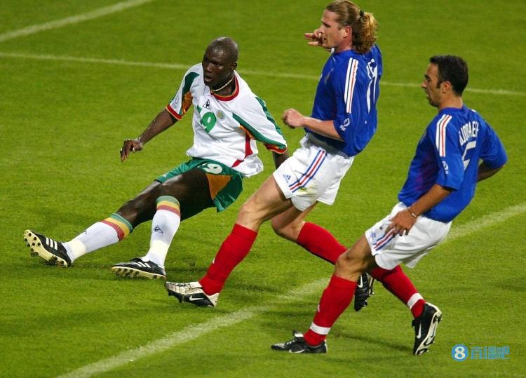 2002世界杯揭幕战 法国VS塞内加尔 哔哩哔哩 一个非洲国家,其足球队在2002世界杯揭幕战击败法国 法国夺得世界杯冠军1938澳大利亚大火 2006年世界杯法国对多哥 02年小胜法国，塞内加尔是唯一世界杯首秀击败卫冕冠军的球队