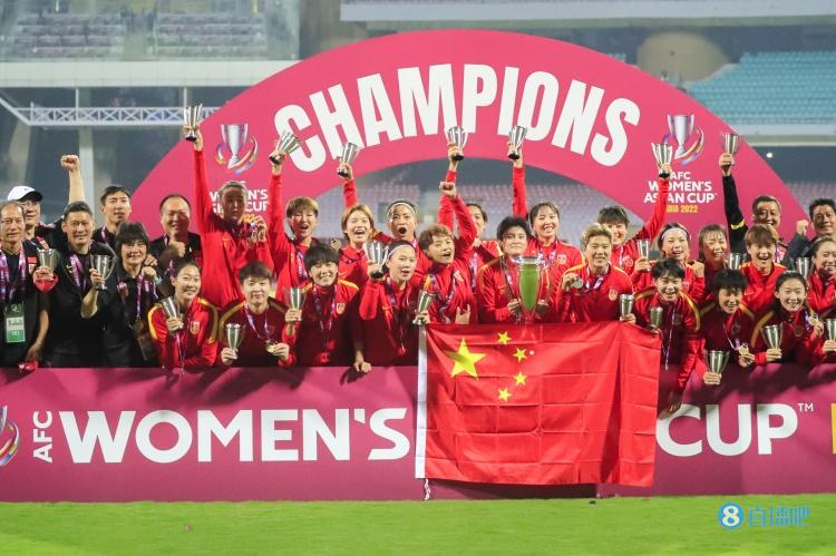美联社：男足陷入挣扎退居二线，中国足球的复兴将由女足引领