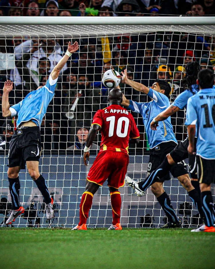 【世界杯名场面】2010世界杯,苏牙用手挡出加纳必进球