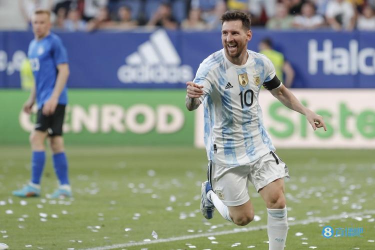 梅西努力训练 阿根廷足球运动员梅西 阿根廷足球队迪巴拉 梅西带领阿根廷球队 阿根廷体能教练：梅西努力营造轻松氛围 迪巴拉有望赶上世界杯