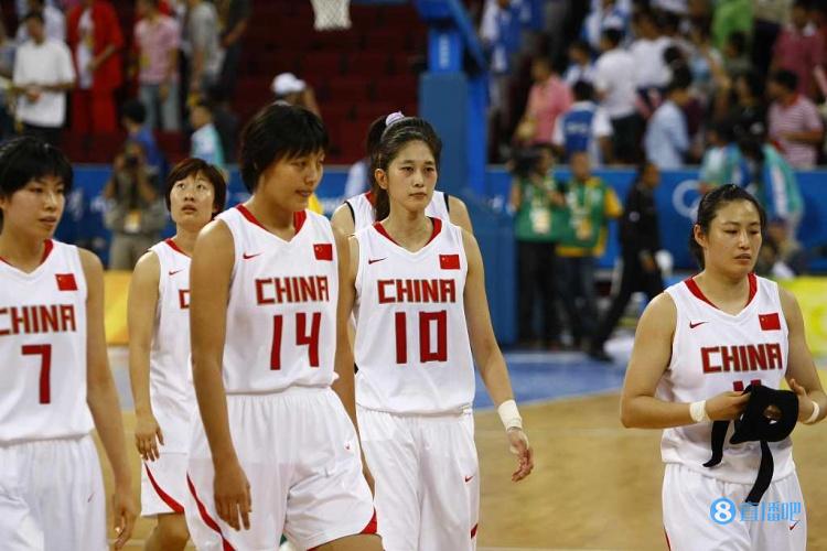 中国女篮 周琦 国际篮联 恭喜中国女篮 中国女篮希望 周琦：让我们一起为中国女篮加油 为国出战 无畏征程！