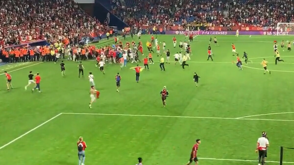 摩洛哥与智利友谊赛观众闯入球场，西班牙人队将要求赔偿