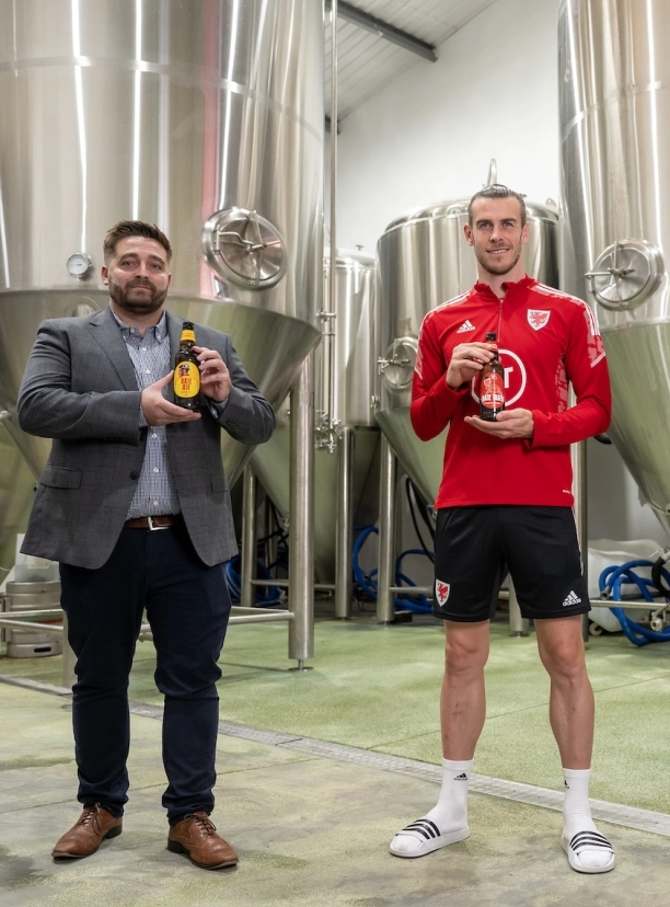 贝尔联名啤酒下周上市,部分利润将捐赠给威尔士草根足球