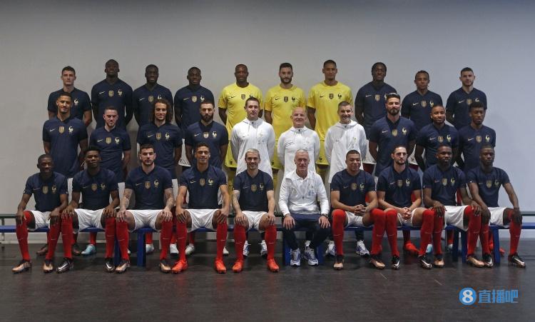 法国队白色球衣,德国队白色球衣,法国队红色球衣,法国队蓝色球衣 法国队公布战澳大利亚球衣：蓝衣白裤红袜