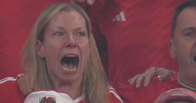 怎能不动容!时隔64年再进世界杯,威尔士球迷唱国歌时眼含泪水 怎能不动容！时隔64年再进世界杯，威尔士球迷唱国歌时眼含泪水