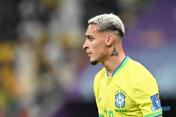 记者：巴西队将持续观察安东尼情况，以确认他能否出战瑞士