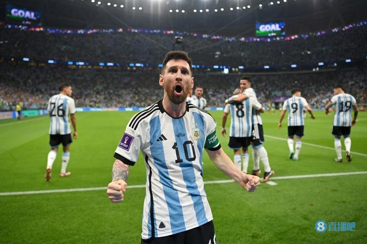 梅西为阿根廷出战 梅西被阿根廷球迷打 梅西进球后的阿根廷 梅西躺欧冠 背水一战！梅西传射扛着阿根廷前进，你看哭了吗？