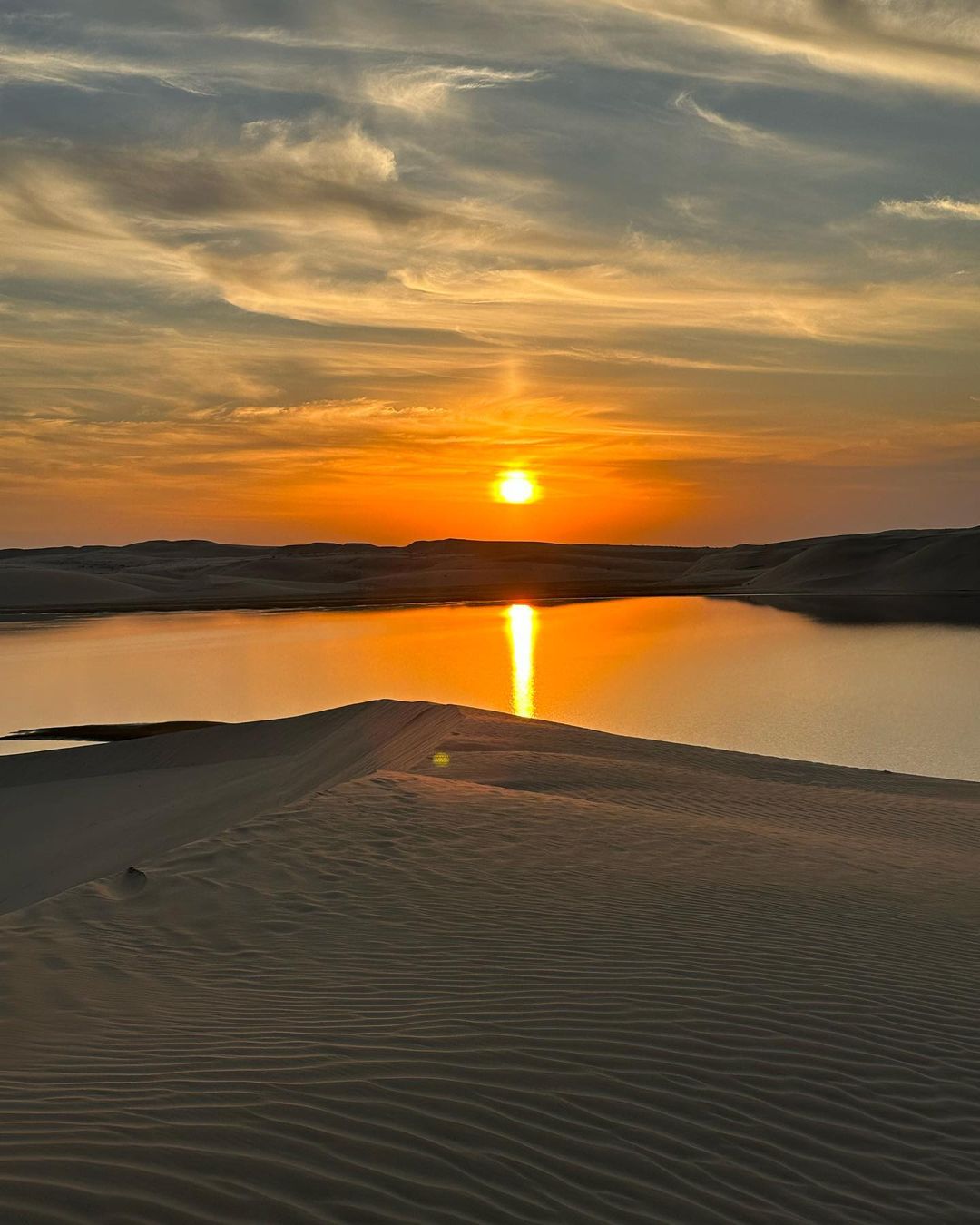 与三个儿子体验沙漠落日,安东内拉晒照:神奇的日落