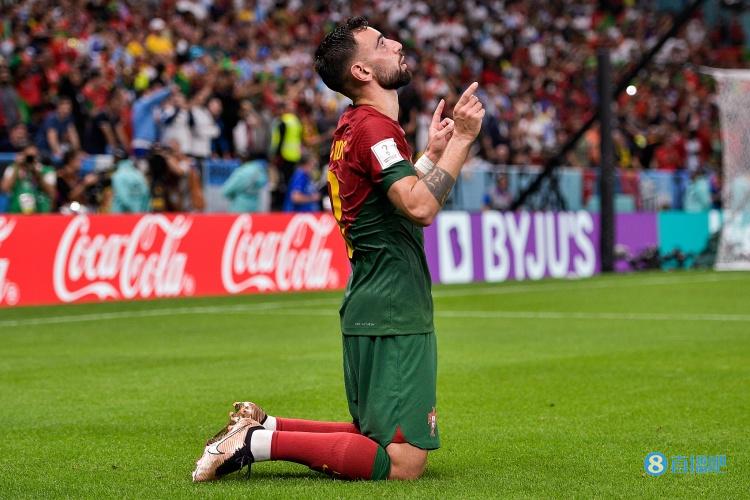 有些人认为举办世界杯足球赛耗资巨大,然而世界杯 B费本届世界杯至今已造4球，21世纪葡萄牙球员中并列最多
