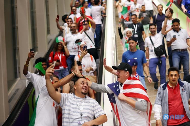 伊朗球迷道歉 Peace&love！伊朗球迷与美国球迷在赛前友好击掌