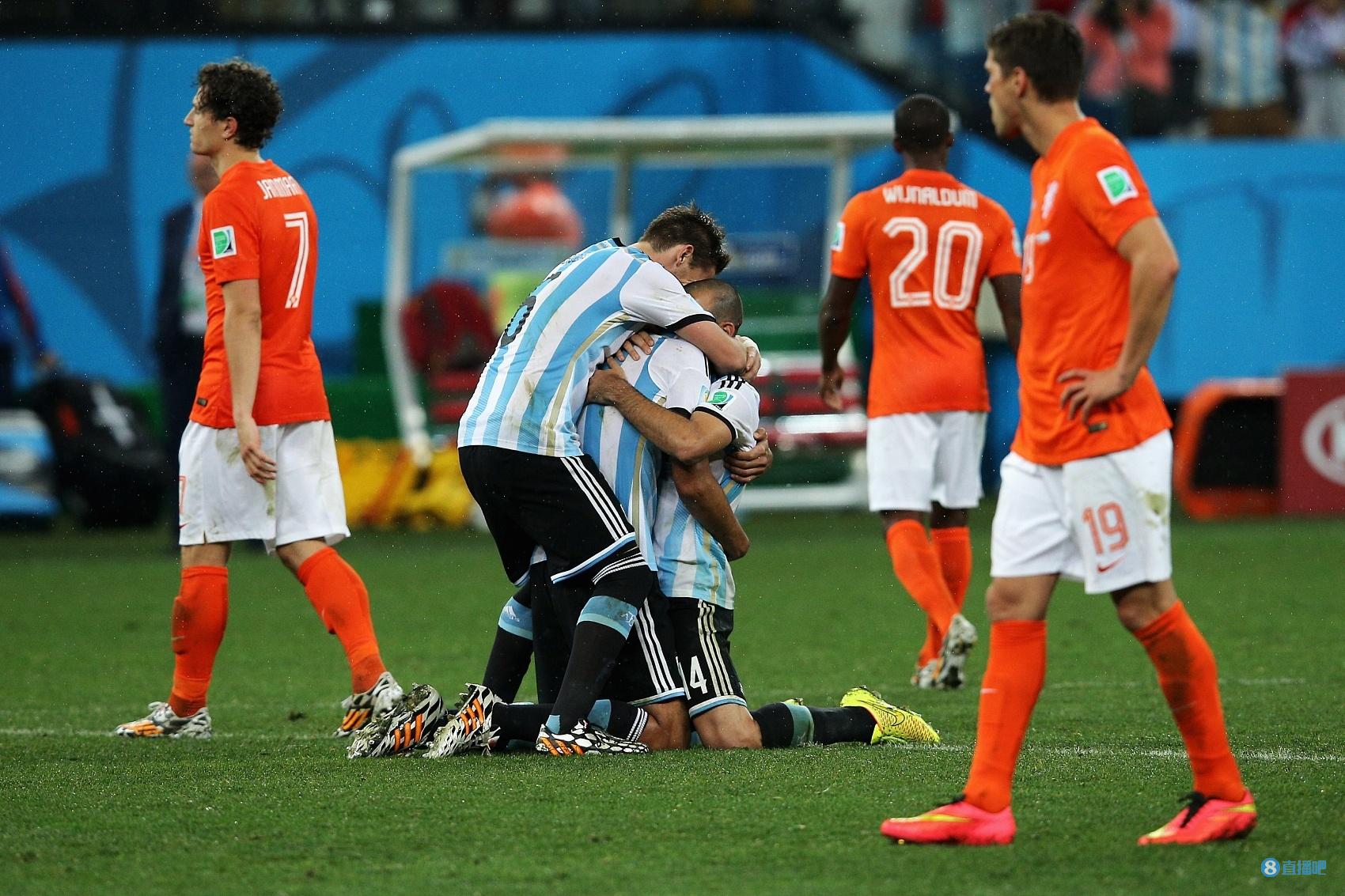 14年世界杯阿根廷对荷兰 2014世界杯半决赛阿根廷vs荷兰集锦 14年世界杯半决赛阿根廷荷兰 2014年世界杯阿根廷vs荷兰 满满的回忆！回顾阿根廷荷兰世界杯对阵过往瞬间