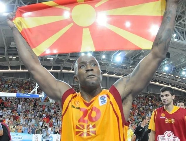 马其顿归化博-麦卡勒布，2011欧锦赛场均21.4分3.3助攻