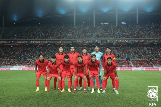 韩国队 世界杯 韩日世界杯国家队阵容 韩国国家队世界杯名单 中国国家队世界杯对韩国队 官方：韩国队世界杯三场小组赛都将身穿红色球衣出战