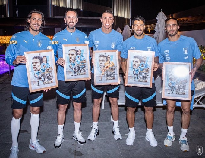苏亚雷斯、卡瓦尼等5人参加4届世界杯，平乌拉圭队史纪录获赠画像