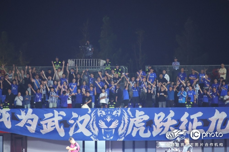 陶强龙下半场将比分扳平,最终三镇队在客场1-1战平对手